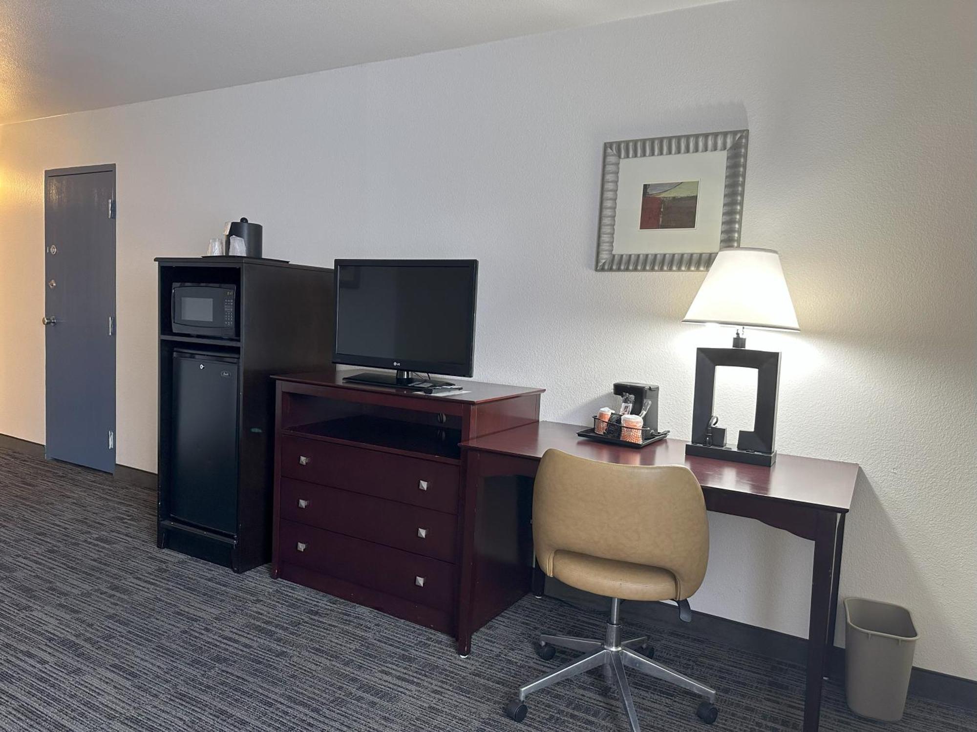 Quality Inn & Suites Everett Exterior photo