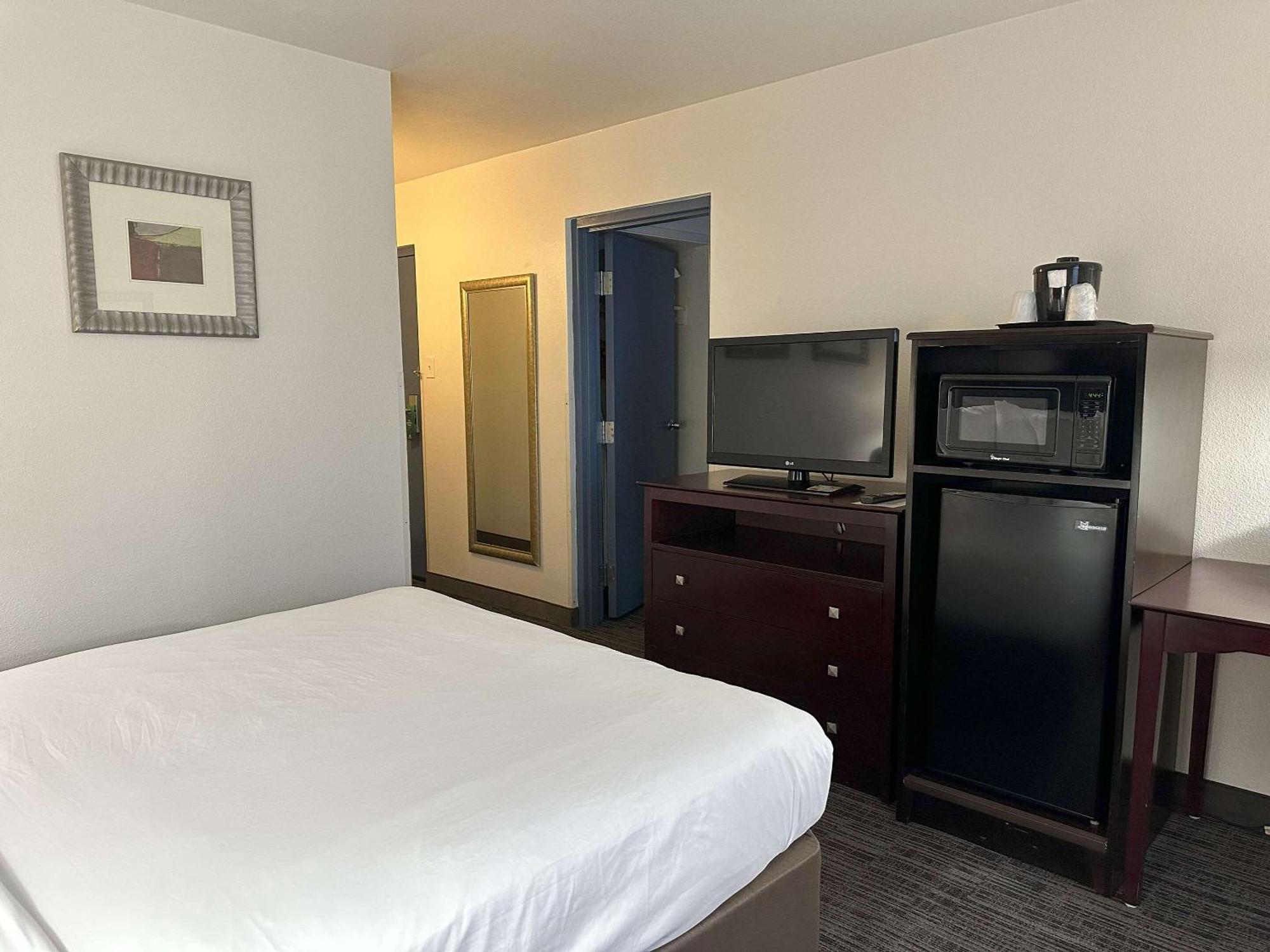 Quality Inn & Suites Everett Exterior photo