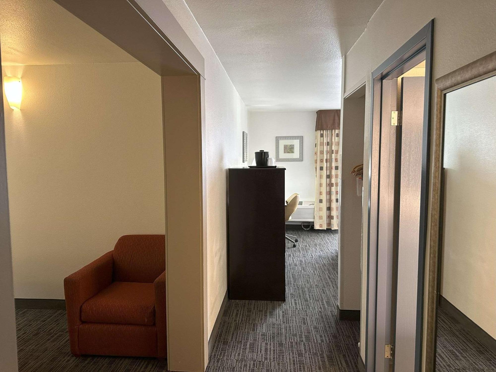 Quality Inn & Suites Everett Exterior photo