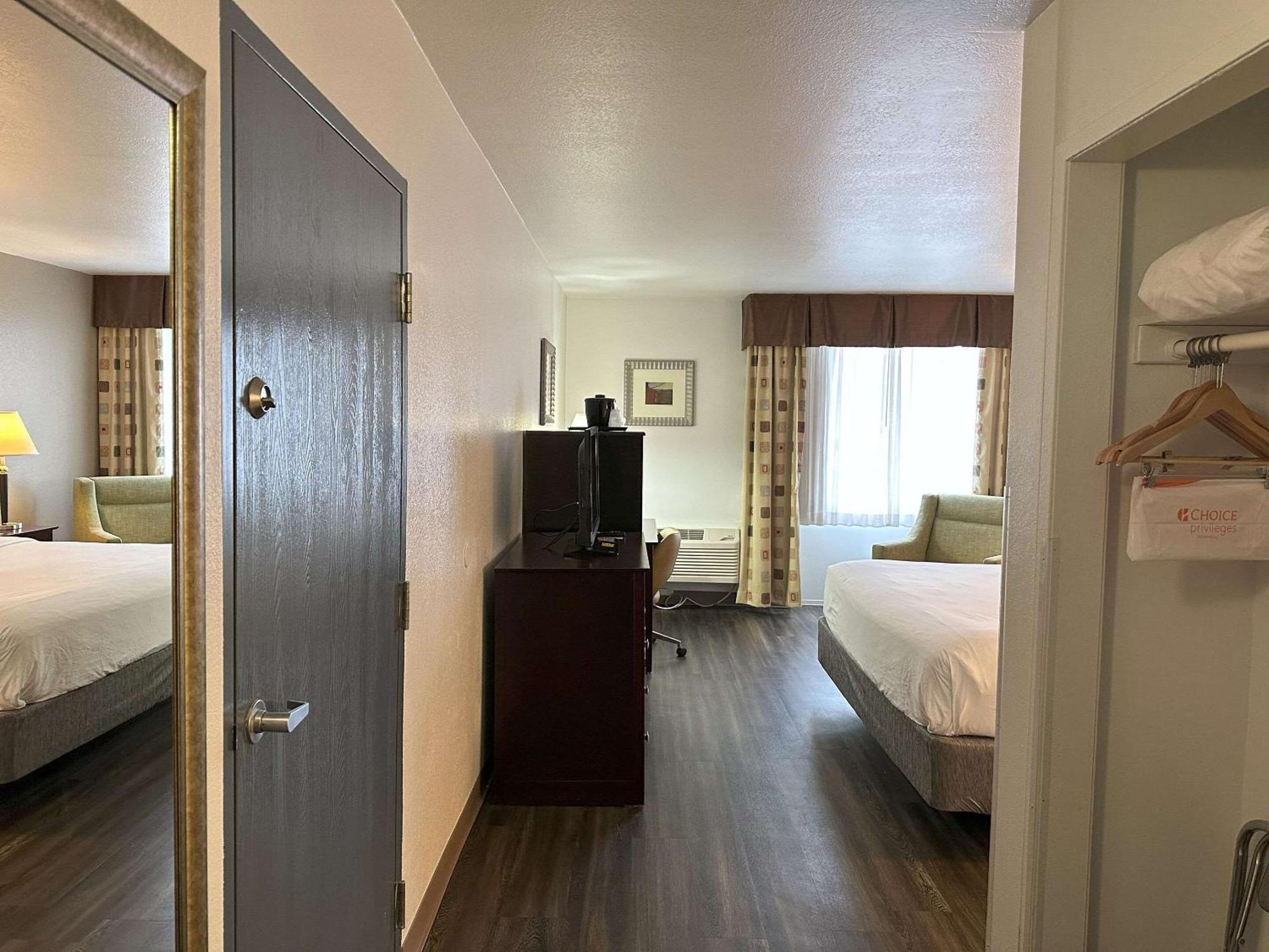 Quality Inn & Suites Everett Exterior photo